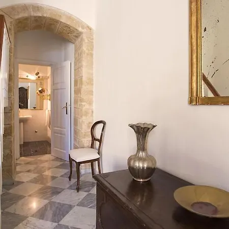 Apartment Palazzo Dalbis In Pieno Centro Per 8 Persone Alghero