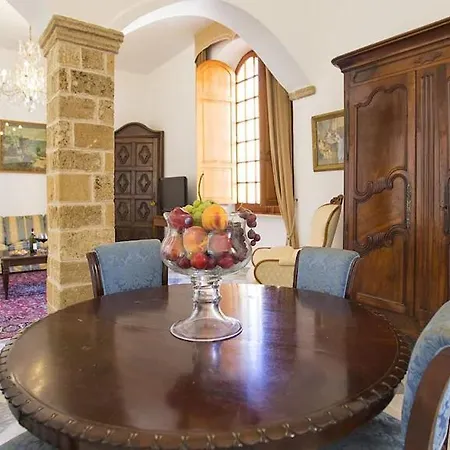 Palazzo Dalbis In Pieno Centro Per 8 Persone Apartment